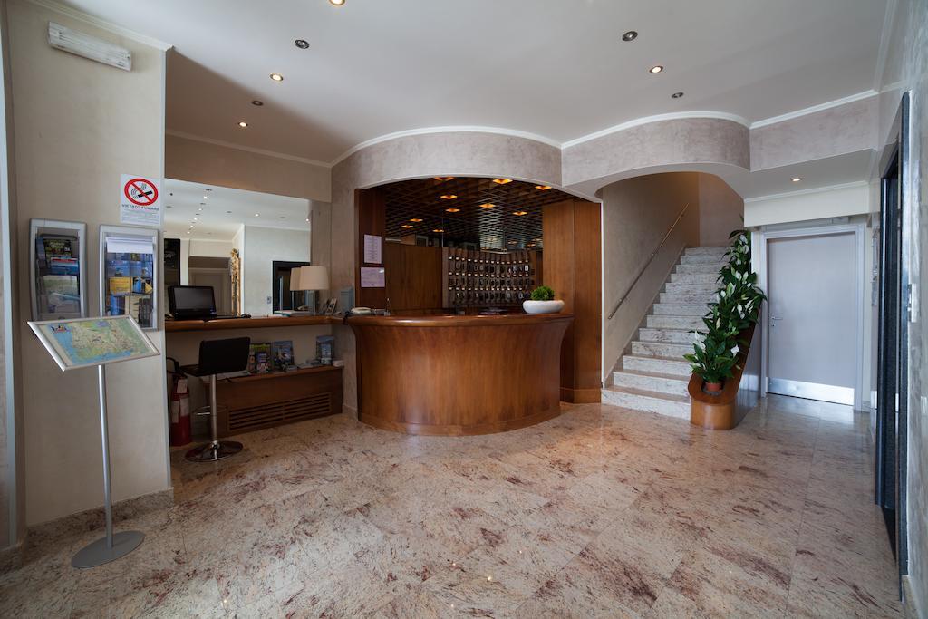 Albergo Miralago Вербания Екстериор снимка